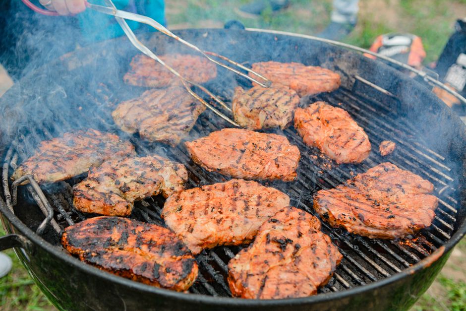 Grilled meats fresh off the fire, paired with craft beer and seasonal specialty selections