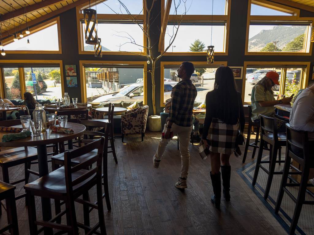 Gallery showcase of craft pizza restaurant ambiance